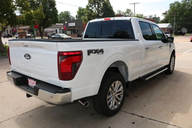 New 2026 Oxford White Ford XLT image 9
