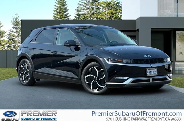 Used 2024 Black Hyundai SEL image 1
