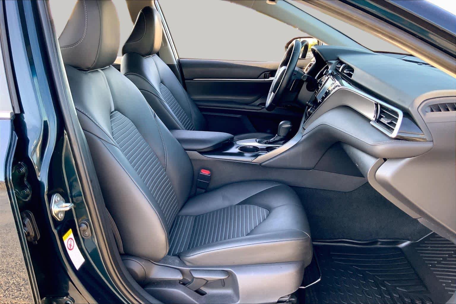 Used 2018 Galactic Aqua Mica Toyota SE image 9