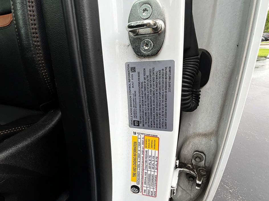 Used 2021 White GMC AT4 image 35