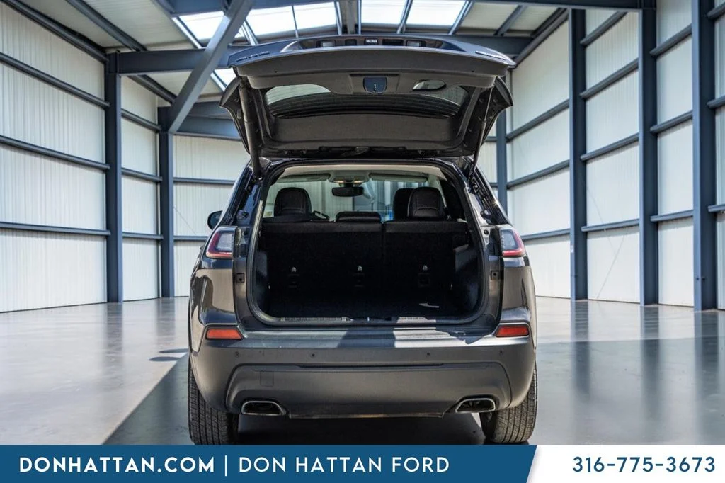 Certified Used 2022 Gray Jeep Latitude Lux image 25