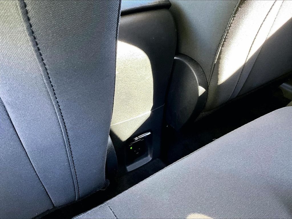 Used 2022 Smoke Metallic Ford SE image 28