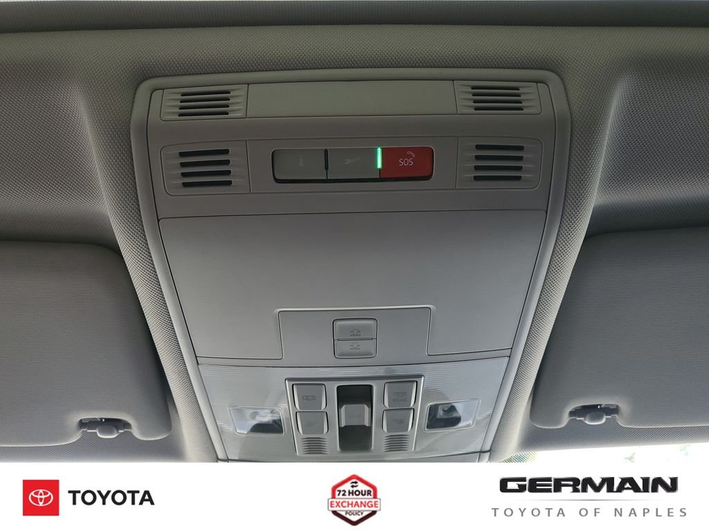 Used 2022 White Volkswagen 2.0T SE image 32
