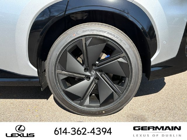 New 2026 Iridium and Black Onyx Lexus  550e F SPORT AWD image 11