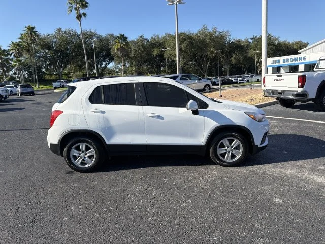 Used 2022 SUMMIT WHITE Chevrolet LS image 3