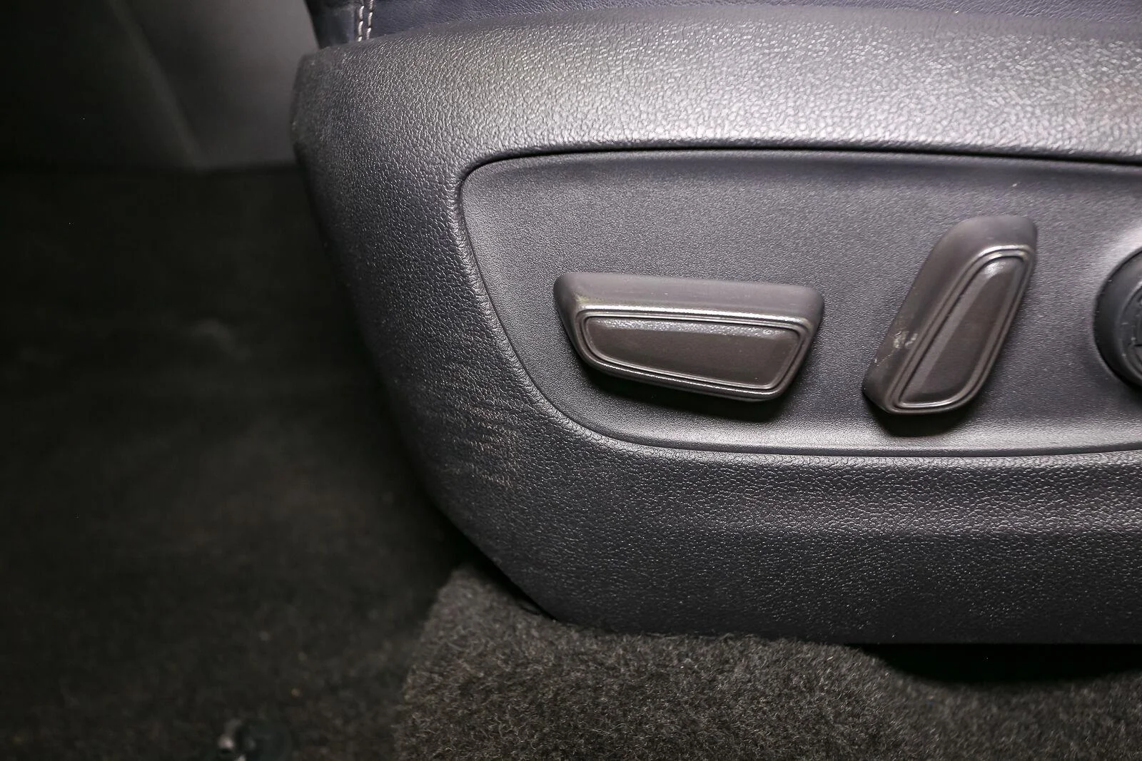 Used 2020 Magnetic Gray Metallic Toyota XLE Premium image 45