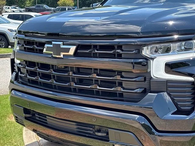 Used 2025 Black Chevrolet RST image 10