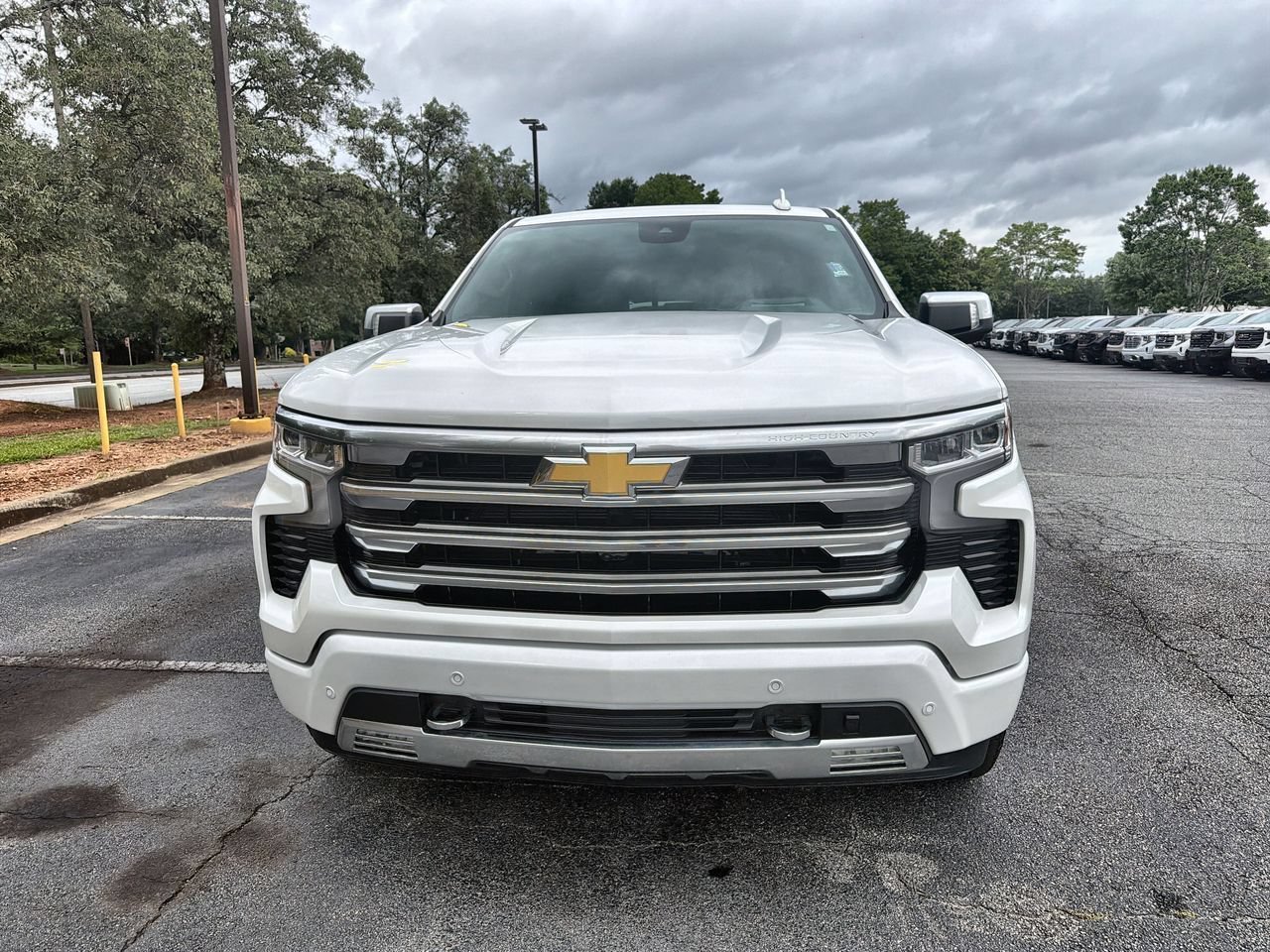 Used 2024 Iridescent Pearl Tricoat Chevrolet High Country image 3