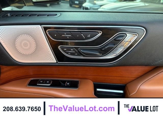 Used 2018 White Lincoln Reserve image 13