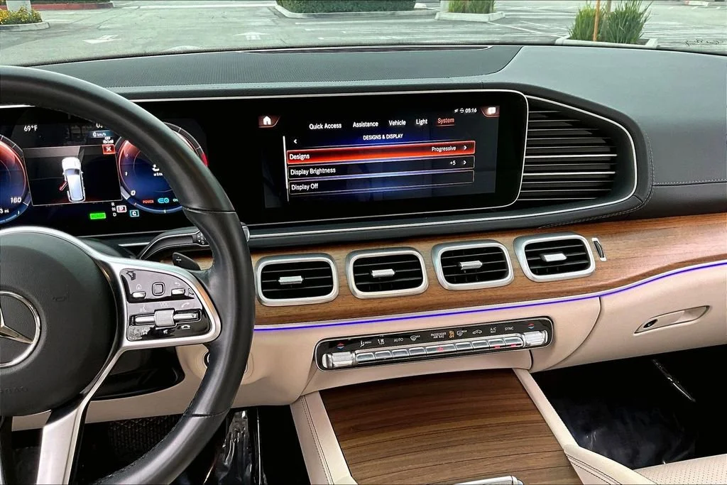 Used 2023  Mercedes-Benz GLS 450 image 8
