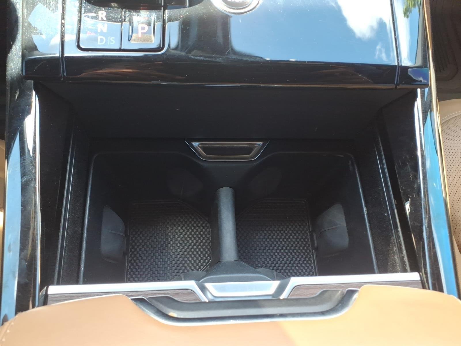 Used 2024 Fuji White Land Rover SE image 26