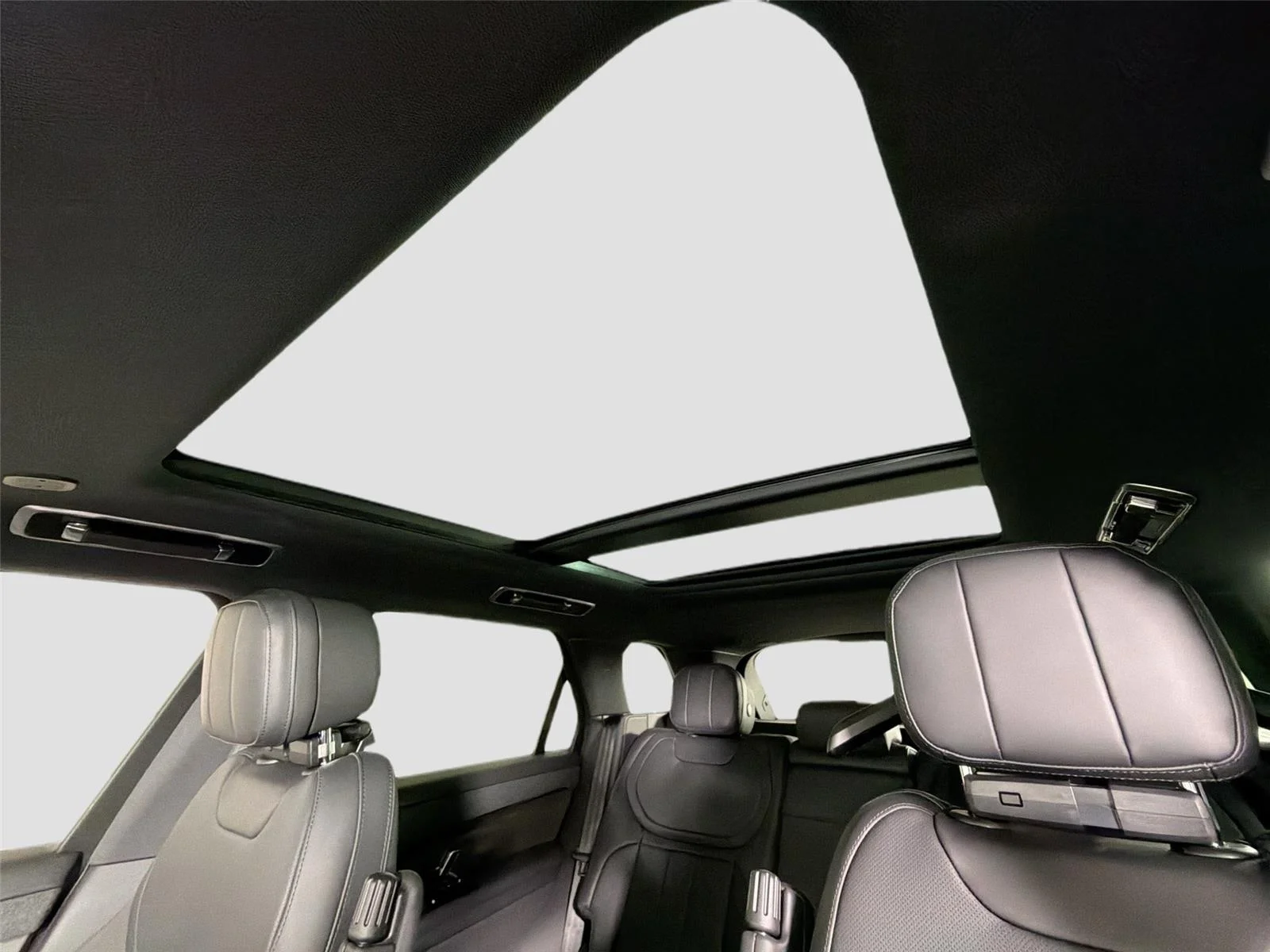 New 2026 Borasco Grey LAND ROVER SE image 20