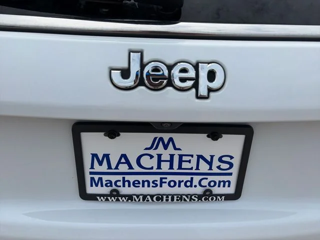 Used 2024 White Jeep Latitude image 42