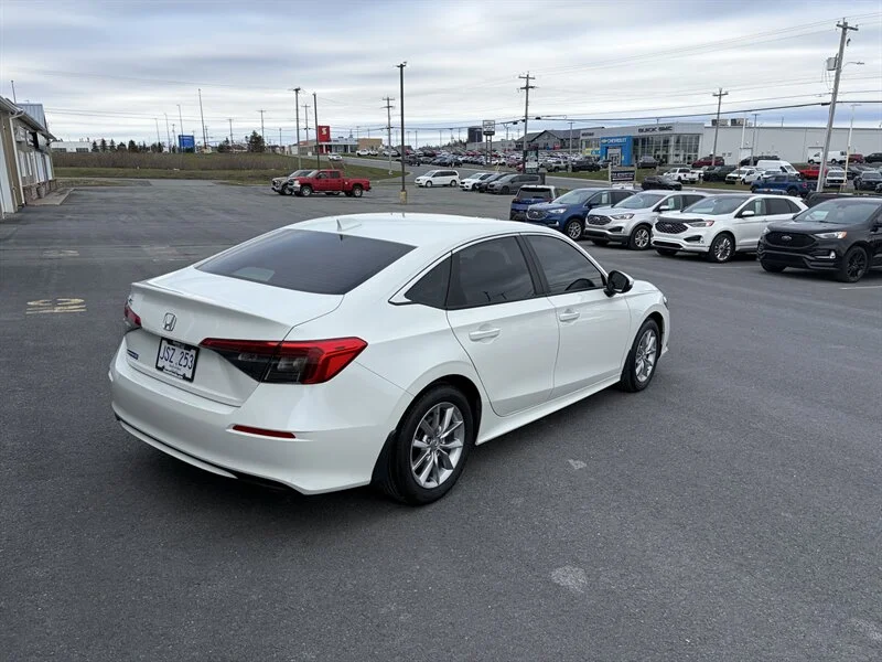 Used 2023 White Honda EX image 4