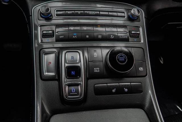 Used 2022 Black Hyundai SEL image 21