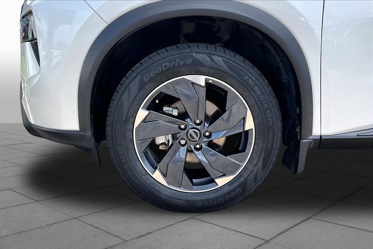 Certified Used 2024 Everest White Pearl Nissan SV image 10