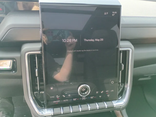2026 GMC Yukon Denali - Photo 15