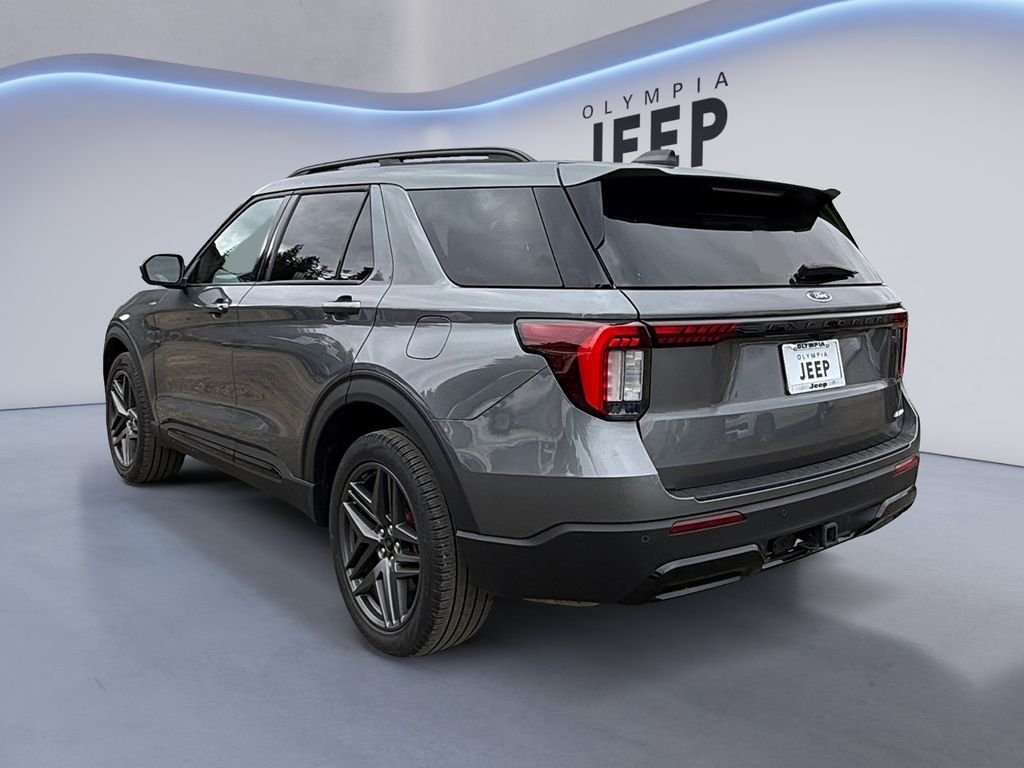 Used 2025 Gray Ford ST-Line image 2