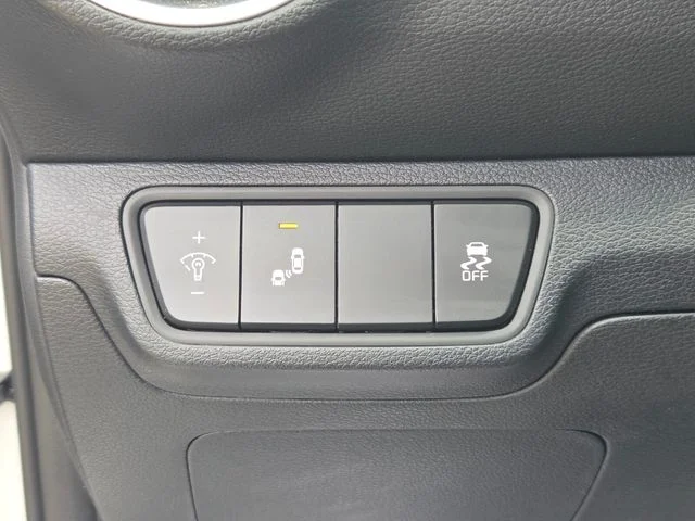 Used 2024 White Kia GT-Line image 26