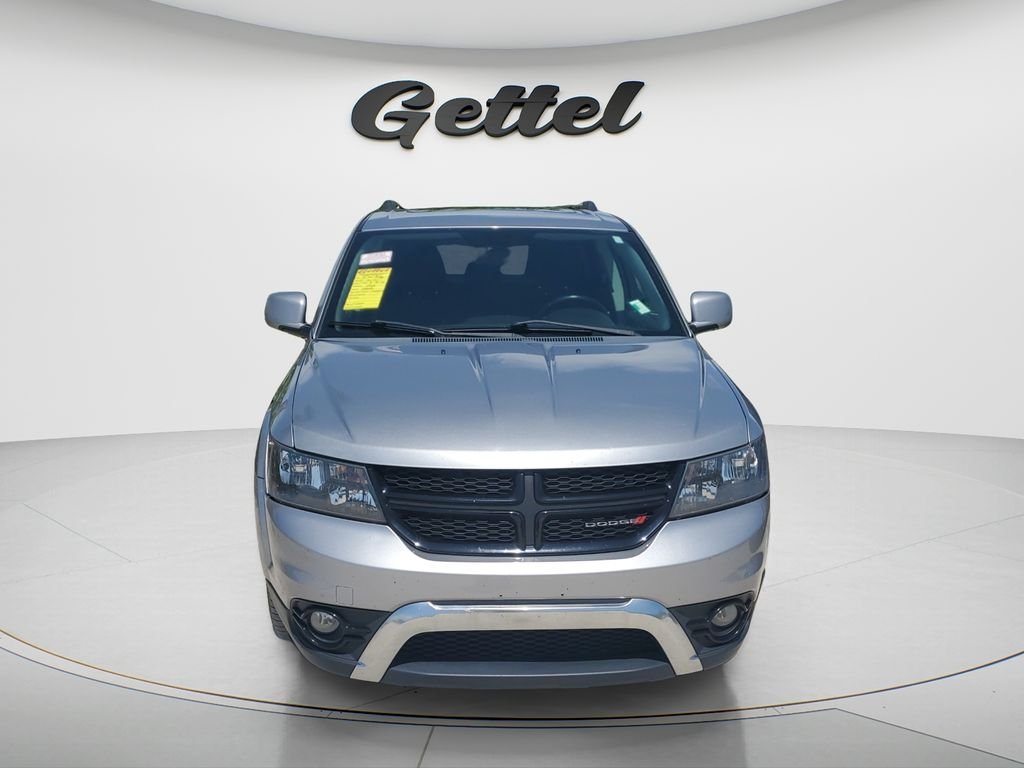 Used 2017 Silver Dodge Crossroad image 2