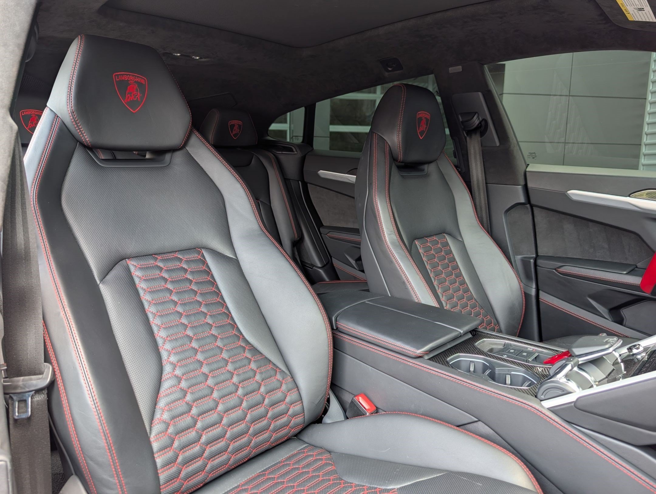 Used 2020 Red Lamborghini Base image 32