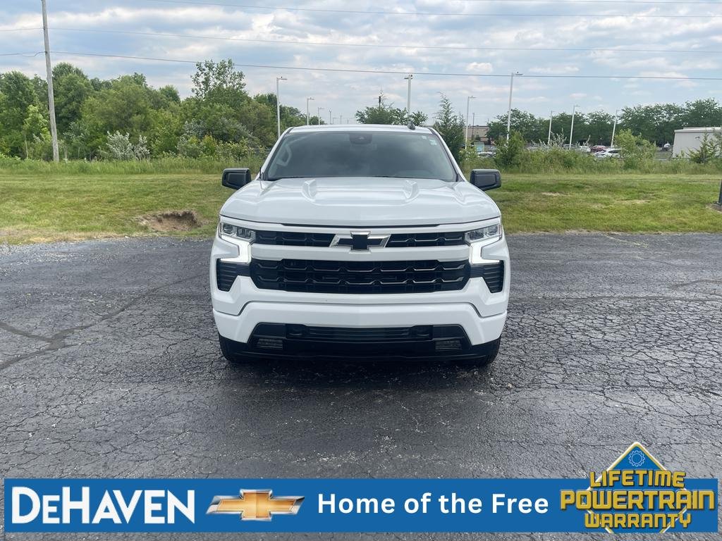 Used 2024 Summit White Chevrolet RST image 9