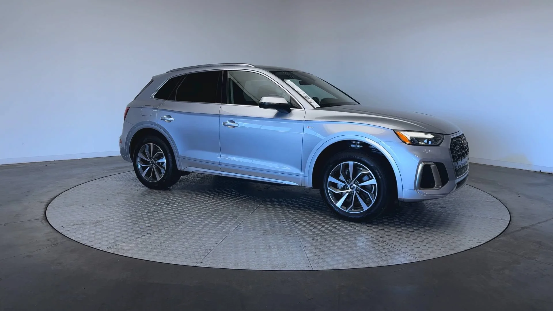 Used 2025 Florett Silver Metallic Audi S line Premium image 2
