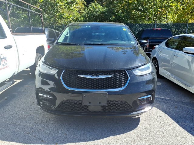Used 2024  Chrysler Touring L image 2
