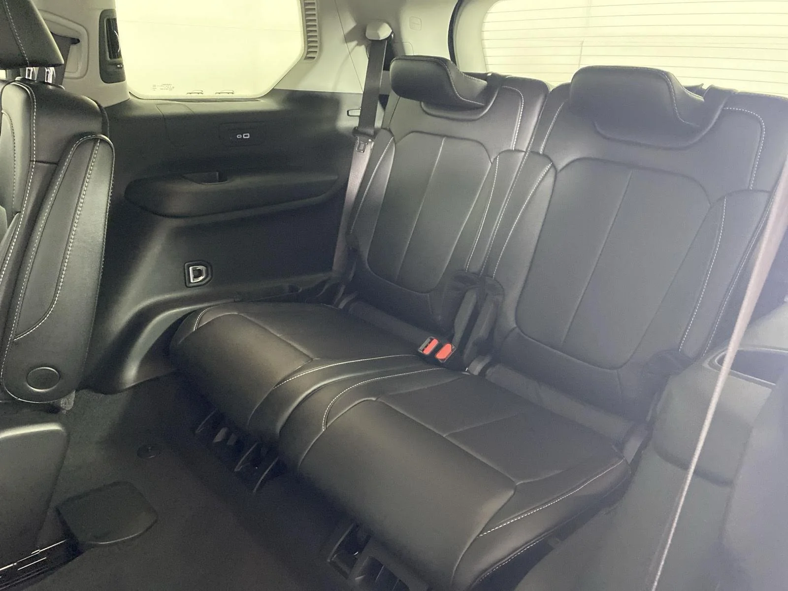 Used 2023 Bright White Clearcoat Jeep Limited image 10