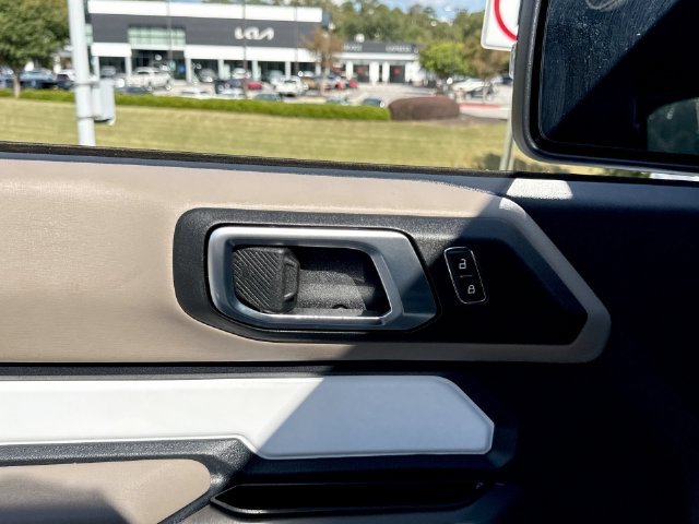Used 2022 White Ford Wildtrak image 13