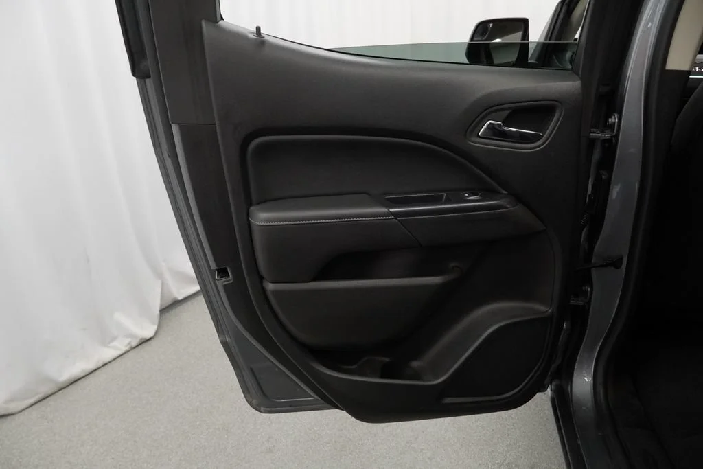 Used 2020 SATIN STEEL METALLIC GMC 4WD SLE image 24