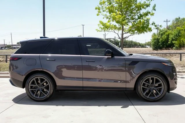 New 2026  Land Rover SE image 8
