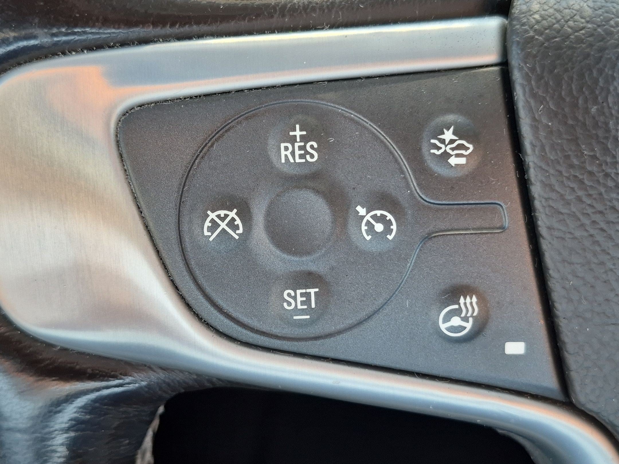 Used 2018 White GMC SLT image 17