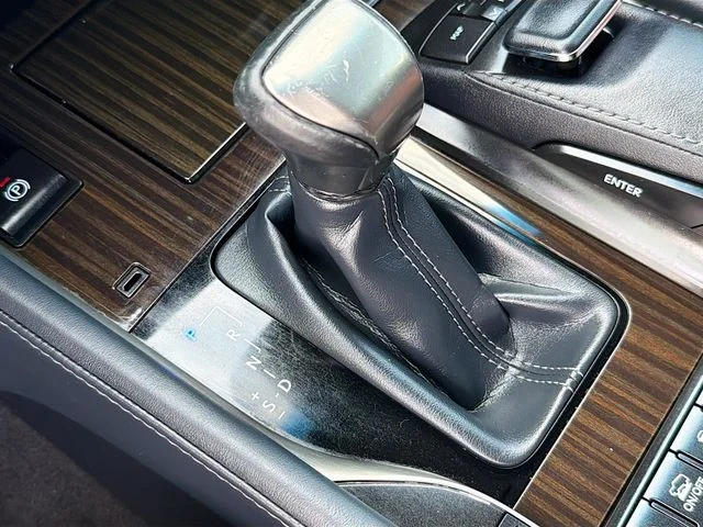 Used 2020 Black Lexus 570 image 18