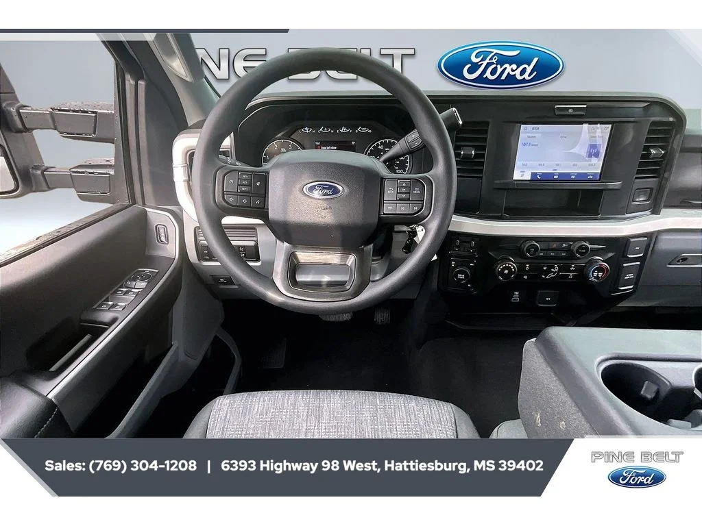 New 2026 Oxford White Ford F-250® XLT image 5