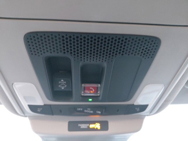 Used 2025 Solar Silver Metallic Honda Touring image 23