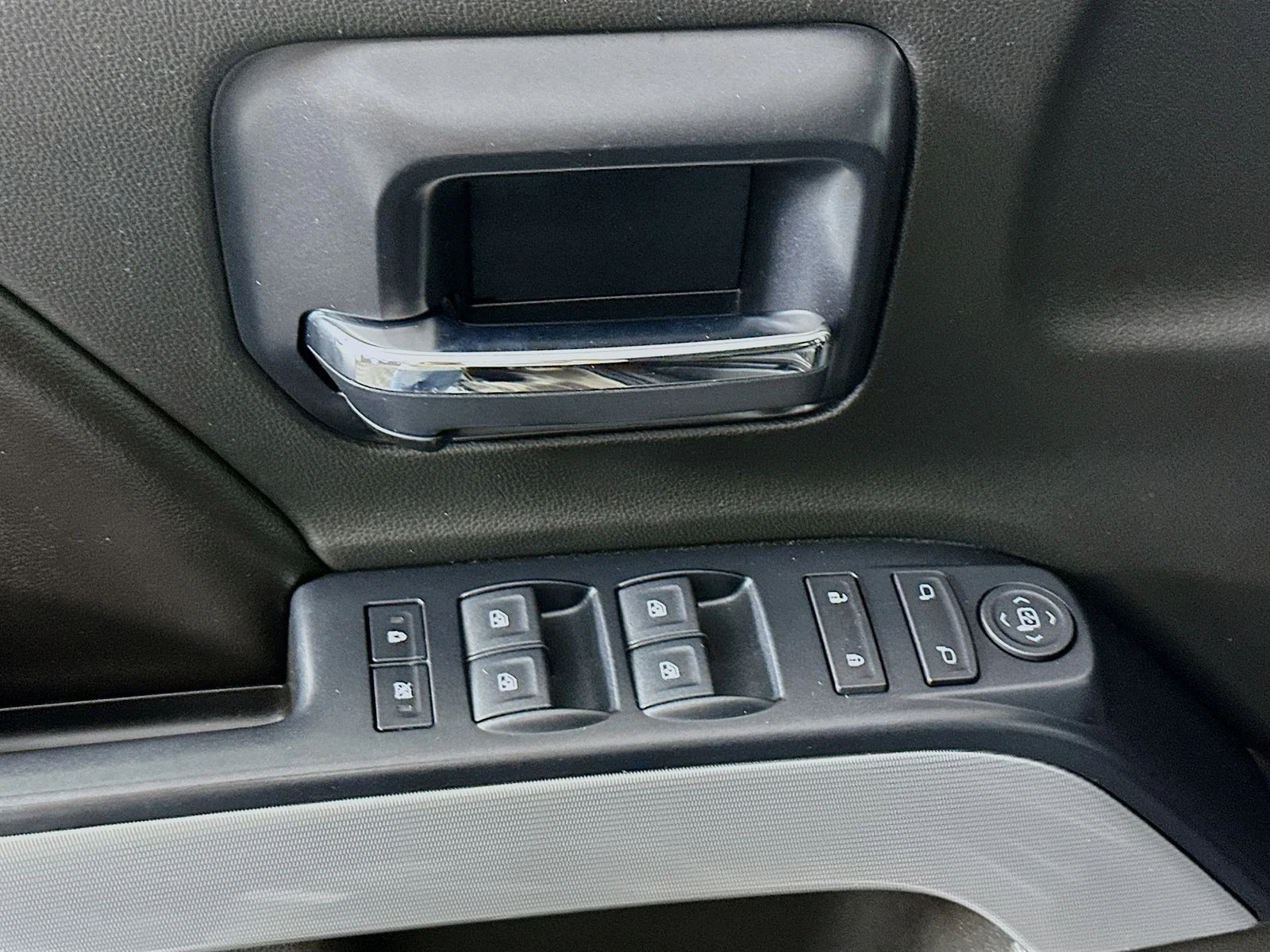 Used 2014 Brownstone Metallic Chevrolet LT image 19