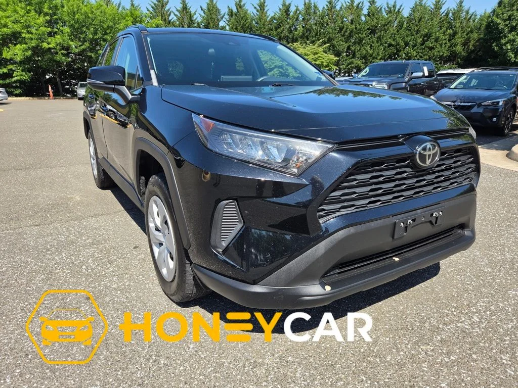 2021 Toyota RAV4 LE AWD's photo