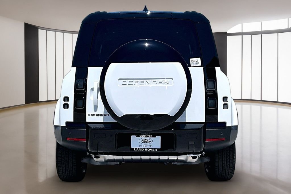 New 2026 FUJI WHITE Land Rover S image 4