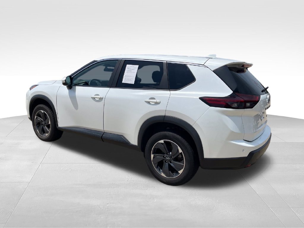 Used 2024 White Nissan SV image 3