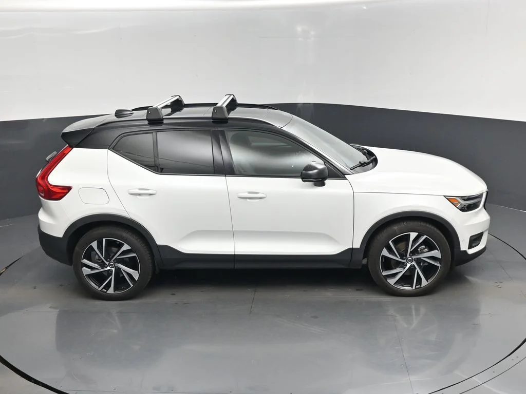 Used 2022 White Volvo R-Design image 13