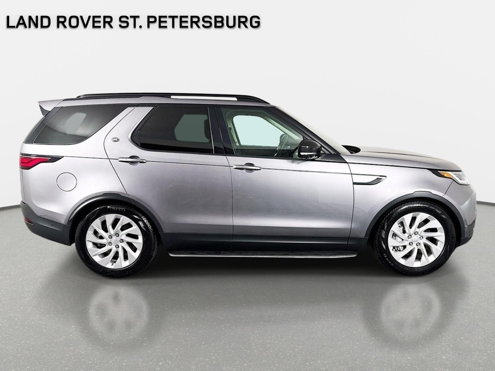 Used 2024 Gray Land Rover S image 8