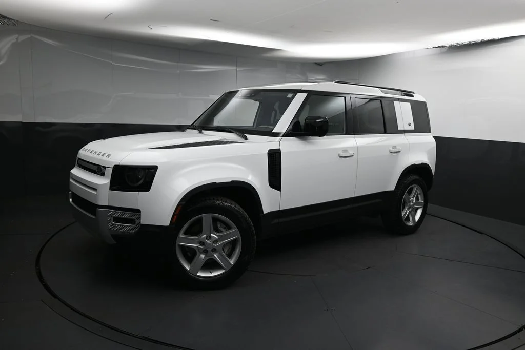 2020 Land Rover Defender SE's photo