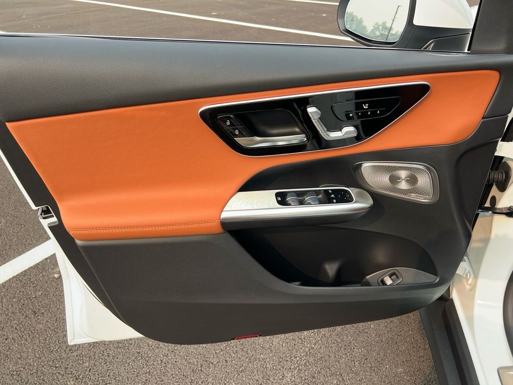 New 2026 Polar White Mercedes-Benz GLC 300 image 10