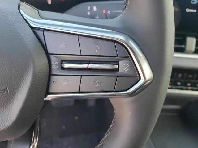 New 2027 Summit White Chevrolet LT image 27