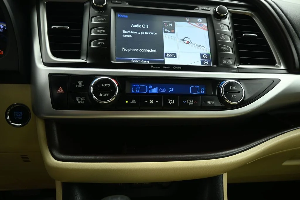 Used 2018 Black Toyota XLE image 14