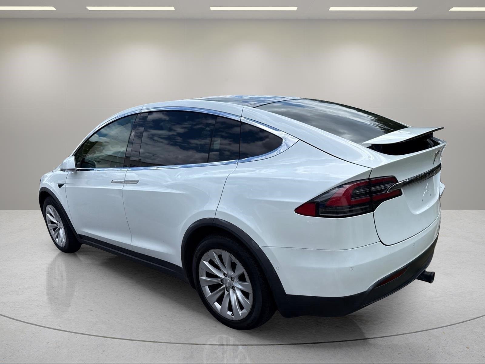 Used 2020  Tesla Long Range image 10