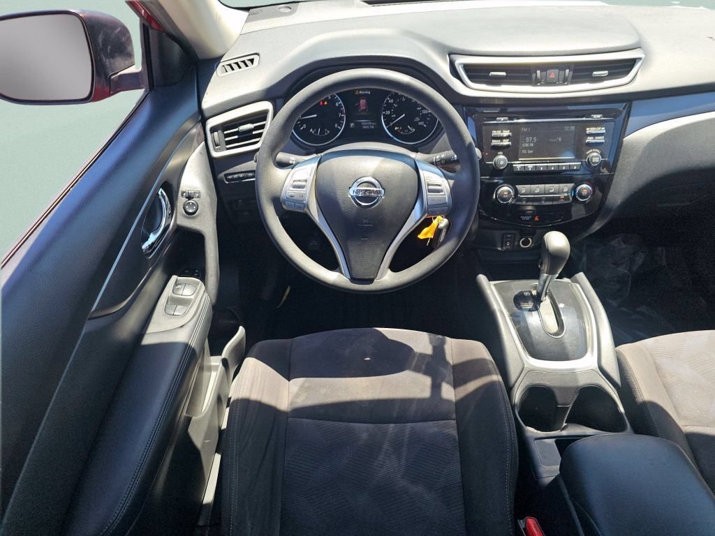 Used 2016 Cayenne Red Nissan S image 4