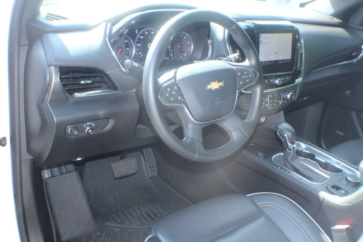 Used 2023 Iridescent Pearl Tricoat Chevrolet Premier image 8