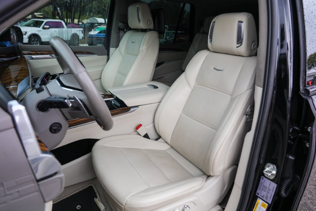 Certified Used 2025 Black Raven Cadillac Sport Platinum image 7